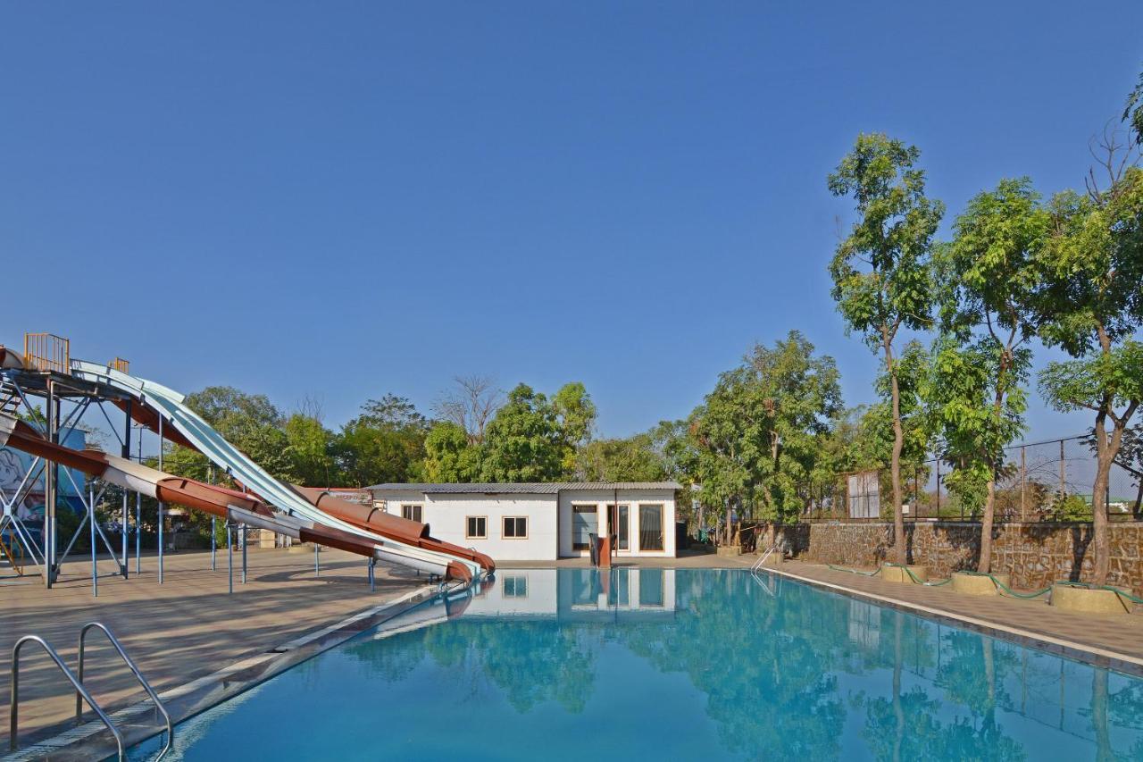 Oyo Midway Park Resort Atgaon Екстер'єр фото