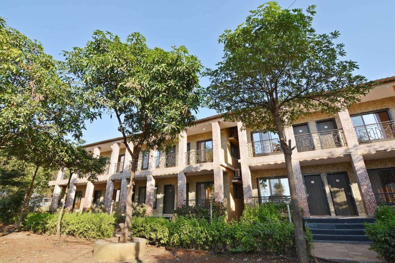 Oyo Midway Park Resort Atgaon Екстер'єр фото